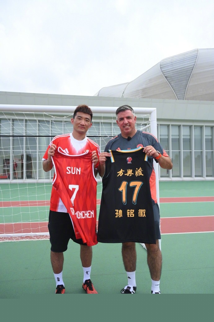 GRF替补选手就是无法击败主力选手！ Hope Jinx追杀并击杀了 Anyone's Legend 并在一个月内两次击杀 Top Esports